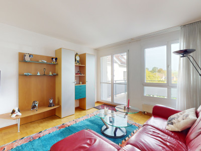 Lichtdurchflutete 4.5-Zimmerwohnung an gut angebundener Lage image 3