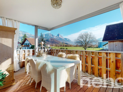 Helle Holz100 Wohnung mit sonnenverwöhnendem Balkon image 2