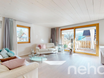 Helle Holz100 Wohnung mit sonnenverwöhnendem Balkon image 5