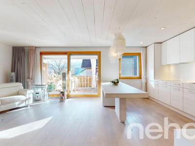 Helle Holz100 Wohnung mit sonnenverwöhnendem Balkon image 6