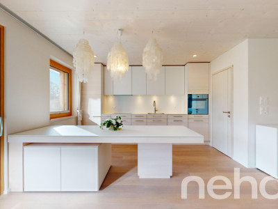 Helle Holz100 Wohnung mit sonnenverwöhnendem Balkon image 8