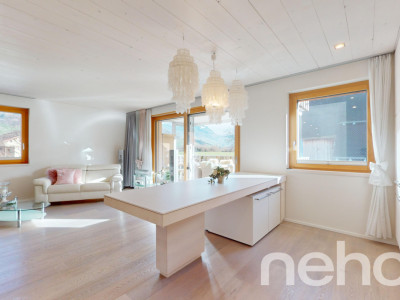 Helle Holz100 Wohnung mit sonnenverwöhnendem Balkon image 9