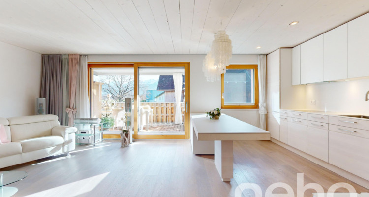 Helle Holz100 Wohnung mit sonnenverwöhnendem Balkon image 6
