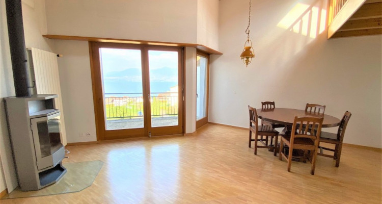 Superbe vue lac pour ce spacieux attique-duplex 3.5 pces  image 2