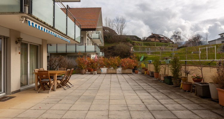 Beau 4 pièces avec spacieuse terrasse et jardin idéalement situé image 1