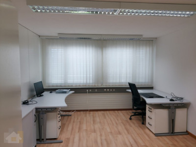 Bürobeteiligung für 1 Arbeitszimmer, Sitzungszimmer, Lager und Möblier image 1