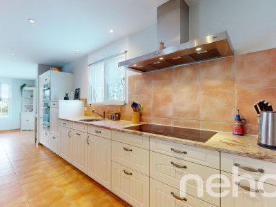 Élégance moderne : Villa dexception dans un écrin de sérénité image 12