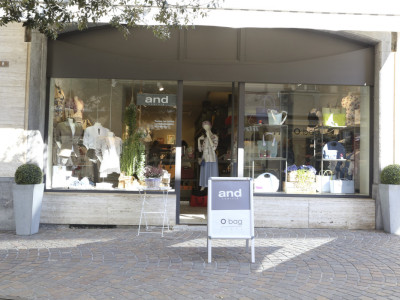Local commercial Boutique And - centre-ville de Sion image 1