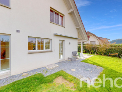 6.5-Zimmer Doppeleinfamilienhaus mit grosszügigem Garten image 4