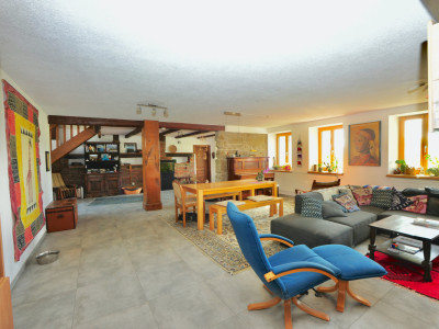 Ancienne ferme transformée comprenant 2 logements & piscine intérieure image 4