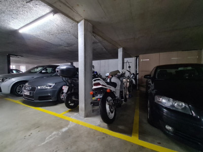Place de parking moto image 1