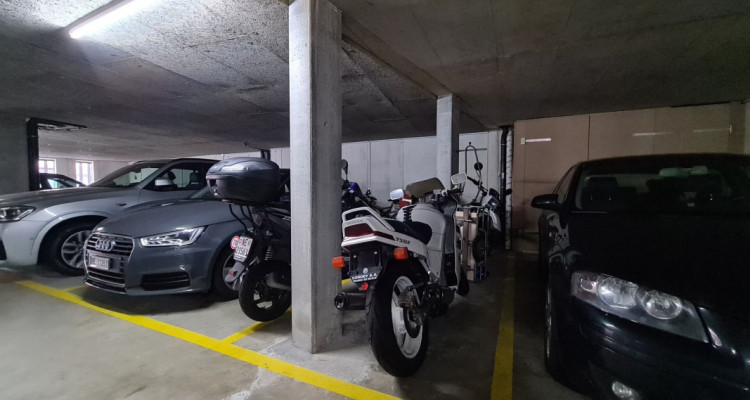 Place de parking moto image 1
