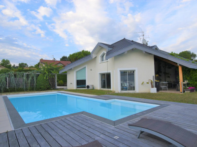 SPACIOUS AND BRIGHT CONTEMPORARY VILLA, VERY RESIDENTIAL AREA, WITH VIEW  image 1