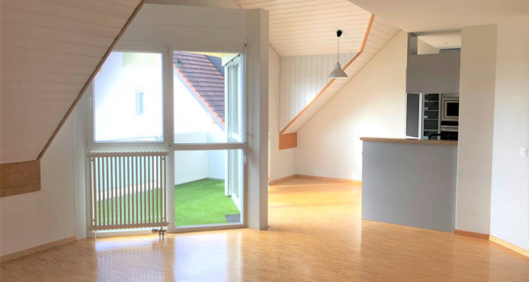 Bel attique de 5.5 pièces en duplex avec balcon image 1