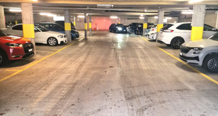 Place de parc souterraine large dimension dans parking immeuble récent, Minergie image 1