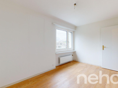 Stilvolle und moderne 4.5 Zimmer-Wohnung mit Bergsicht image 12