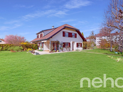 Pour une famille! Grande Maison mitoyenne dans un quartier paisible image 3