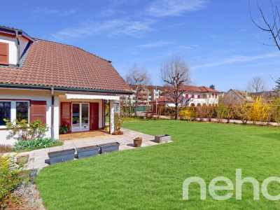 Pour une famille! Grande Maison mitoyenne dans un quartier paisible image 4