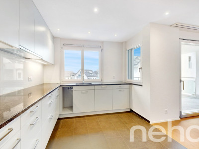 Hochwertige, lichtdurchflutete Eigentumswohnung mit zwei Balkonen image 2