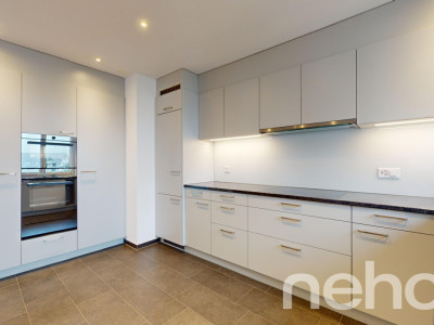 Hochwertige, lichtdurchflutete Eigentumswohnung mit zwei Balkonen image 4