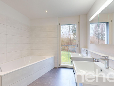 Hochwertige, lichtdurchflutete Eigentumswohnung mit zwei Balkonen image 7