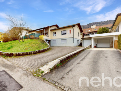 Grande maison de 9.5p avec vue dégagée et beaucoup de potentiel! image 2