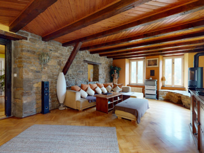 Spacieuse maison bi-familiale avec jolie vue et grand terrain image 3