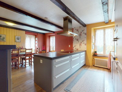 Spacieuse maison bi-familiale avec jolie vue et grand terrain image 4