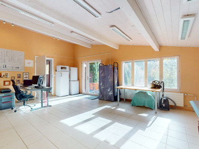 Spacieuse maison bi-familiale avec jolie vue et grand terrain image 7