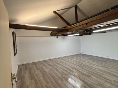 A LOUER DIVERS LOCAUX POUR PARTICULIERS/ENTREPRISES image 2