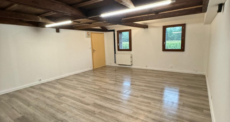 A LOUER DIVERS LOCAUX POUR PARTICULIERS/ENTREPRISES image 1