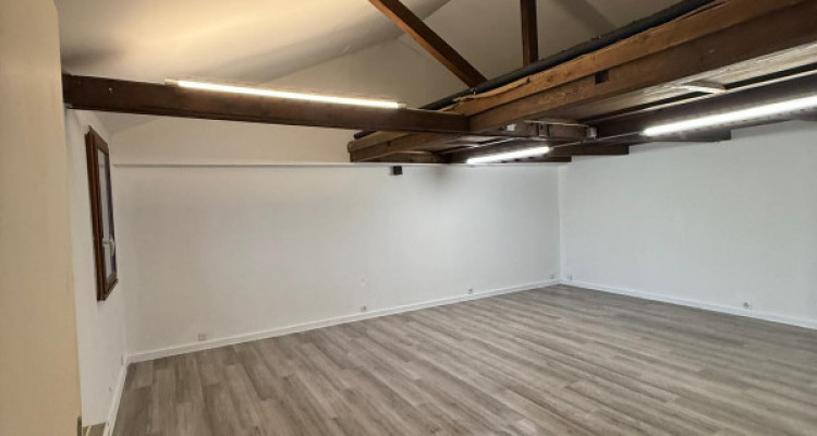 A LOUER DIVERS LOCAUX POUR PARTICULIERS/ENTREPRISES image 2