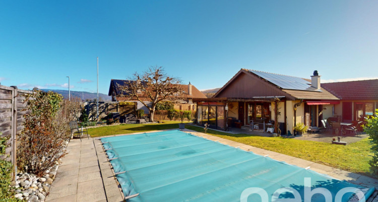 Splendide maison de plein-pied avec belle piscine dans quartier calme! image 1