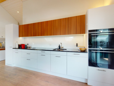 Lichtdurchflutete Dachwohnung mit zwei Balkonen image 4