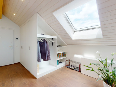 Lichtdurchflutete Dachwohnung mit zwei Balkonen image 6