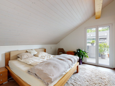 Lichtdurchflutete Dachwohnung mit zwei Balkonen image 9