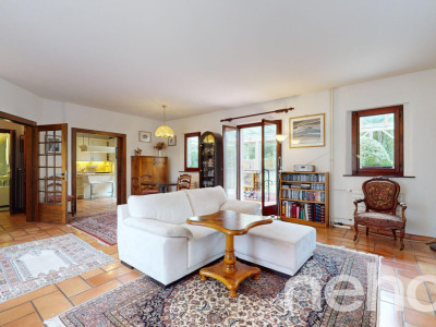 Entourée de verdure image 2