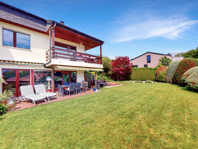 Magnifique villa avec vue panoramique sur le lac et les montagnes image 2