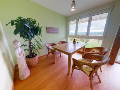 Einzigartige und gepflegte 3½ Zimmer Wohnung mit Seesicht image 2