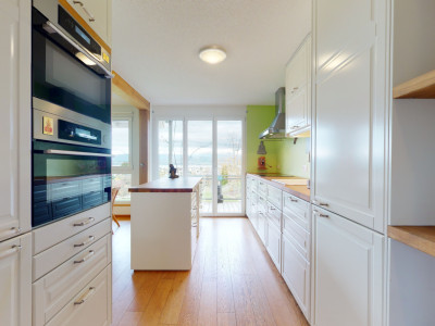 Einzigartige und gepflegte 3½ Zimmer Wohnung mit Seesicht image 4