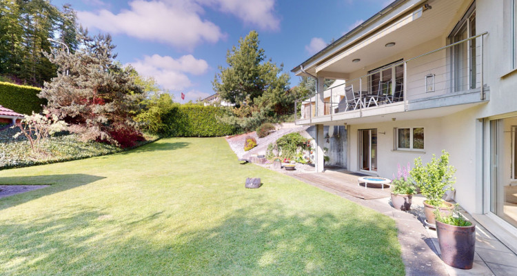 Traumhaftes Einfamilienhaus mit riesiger Gartenanlage und Weitsicht image 1