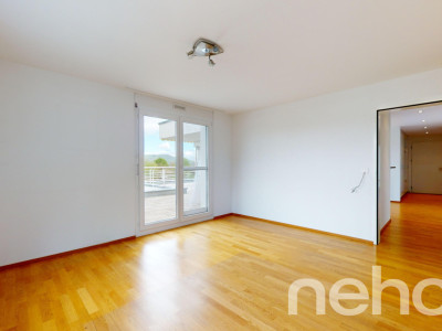 Grosszügige 3.5-Zimmer Terrassenwohnung mit Weitsicht image 9