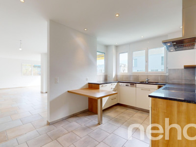 Schöne Wohnung mit grosser Terrasse und XL Parkplatz image 4