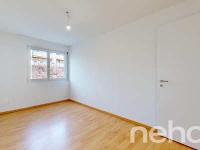 Schöne Wohnung mit grosser Terrasse und XL Parkplatz image 9