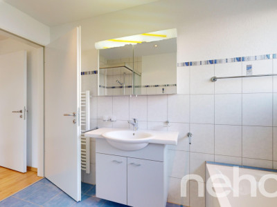 Schöne Wohnung mit grosser Terrasse und XL Parkplatz image 11