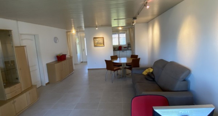 Schöne 2.5 Zimmer Wohnung image 3