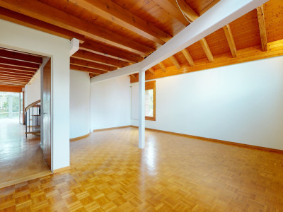 Geräumiges Einfamilienhaus mit Baulandreserve image 5