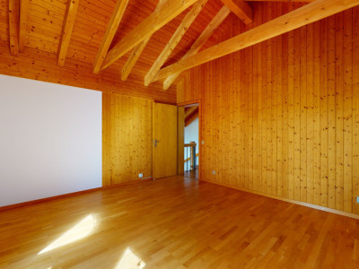 Geräumiges Einfamilienhaus mit Baulandreserve image 9