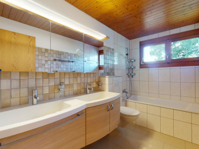 Geräumiges Einfamilienhaus mit Baulandreserve image 10