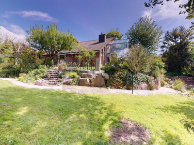 Geräumiges Einfamilienhaus mit Baulandreserve image 12